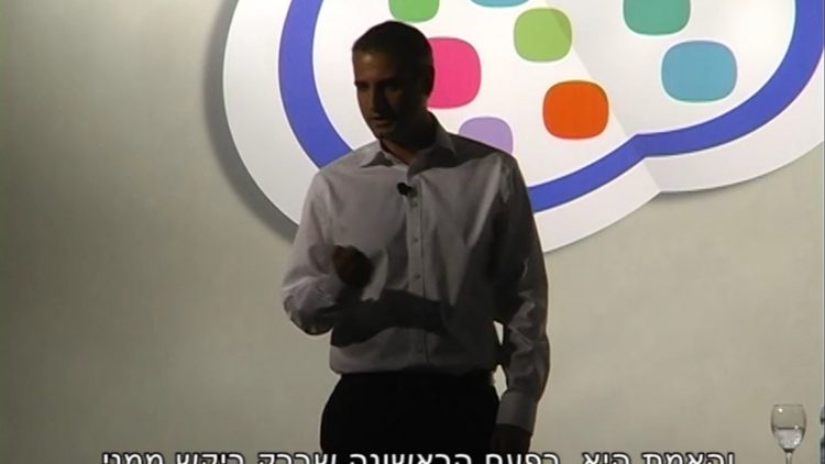 כך תגרום לו ללחוץ על הכפתור